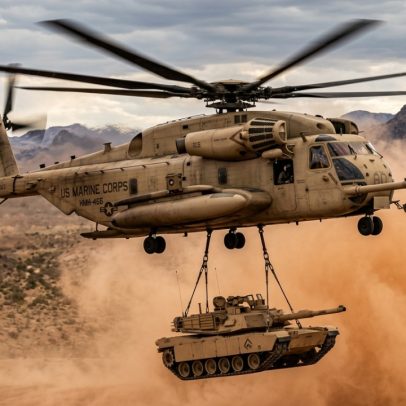 Gigante dos fuzileiros americanos com rotor de 24 m e 3 motores carrega cargas