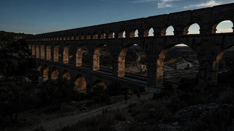 Cidade romana com 250 mil habitantes e rede de 11 aquedutos mostra como o império distribuía milhões de litros de água por dia com precisão urbana