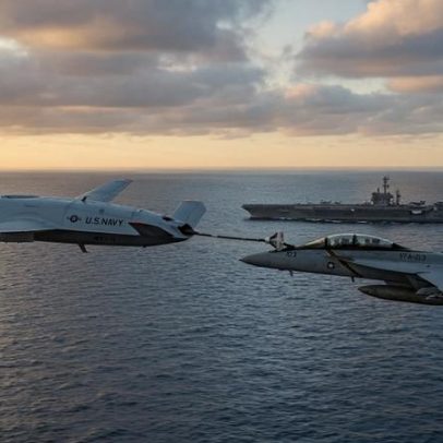 Boeing desenvolve drone furtivo que reabastece F-35 no ar e amplia alcance naval