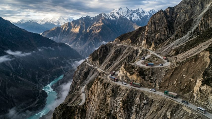 Rota de dois mil quilômetros na China conhecida por atravessar montanhas e áreas de risco – Créditos: depositphotos.com / luq1