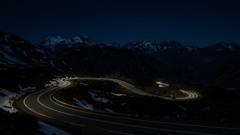 Passagem de Pehuenche nos Andes conecta Chile e Argentina com asfalto moderno