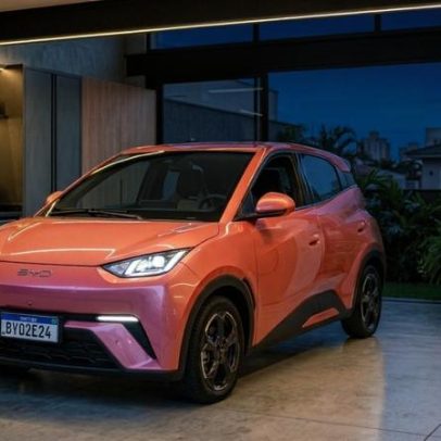 Elétrico chinês compacto chega discreto, reduz custo por km e empurra compactos