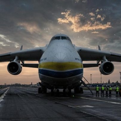 Antonov An-225, com 88 m de envergadura, torna-se ícone do transporte aéreo