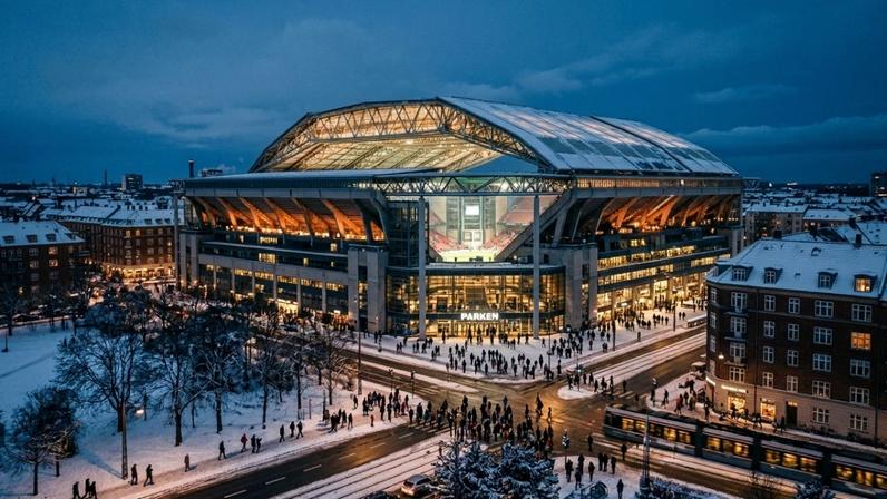 Estádio com teto retrátil em Copenhague é o maior palco da Dinamarca para futebol e shows