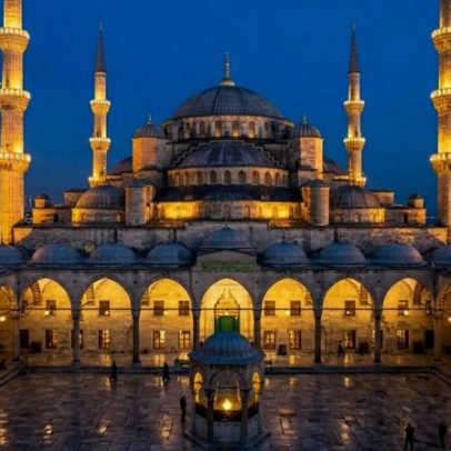 Mesquita Azul de Istambul, 6 minaretes, 1616, marco da arquitetura otomana