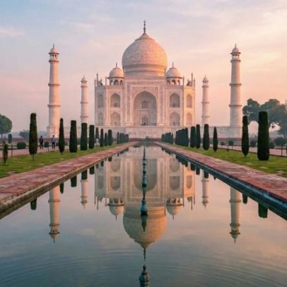 Taj Mahal, concluído em 1653 após 22 anos, tornou-se símbolo mundial do amor