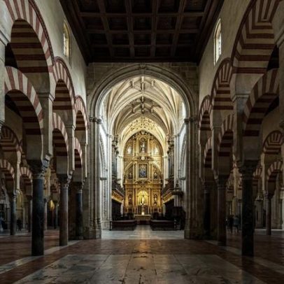 Mesquita-Catedral de Córdoba, marco da fusão entre arte islâmica e cristã
