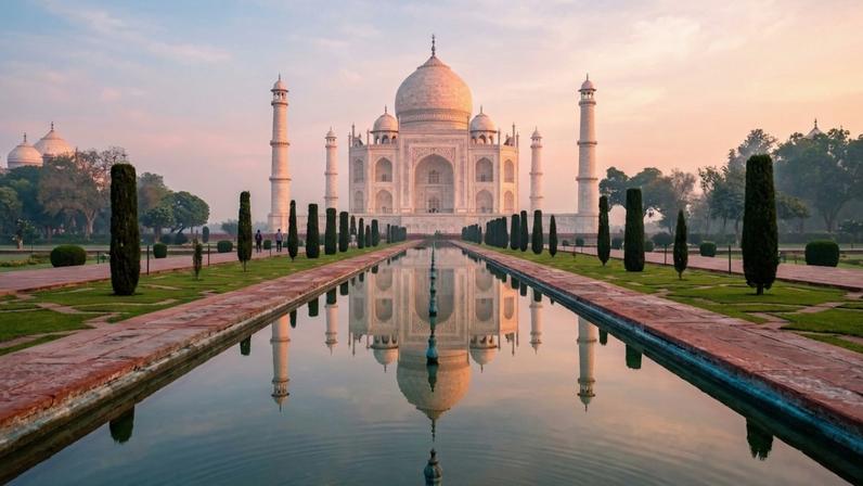 Mausoléu de mármore branco construído em Agra durante o século dezessete na Índia – Créditos: depositphotos.com / Hackman