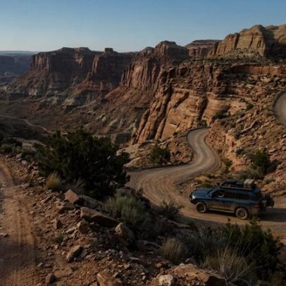 Rodovia de 107 km liga asfalto e terra pelo Capitol Reef, trajeto cênico