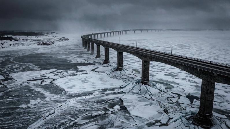Ponte de concreto reforçada projetada para suportar a pressão do gelo e icebergs no mar – Créditos: depositphotos.com / ArchivedInk