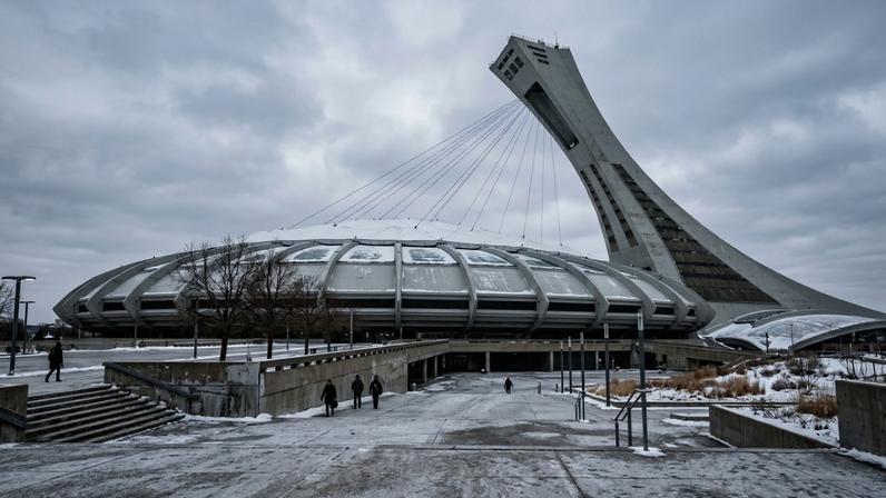O estádio olímpico canadense que possui a torre inclinada mais alta do mundo – Créditos: depositphotos.com / demerzel21