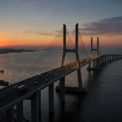 Ponte suspensa de 1.560 m une Europa e Ásia no estreito do mar