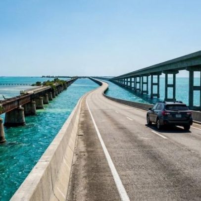 Ponte de 10,9 km sobre águas da Flórida parece flutuar rumo ao infinito
