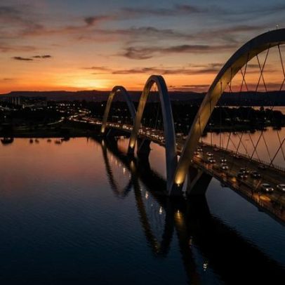 Estrutura de três arcos assimétricos no Lago Sul custa R$160 milhões e vira marco