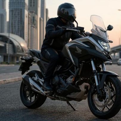 Moto japonesa com DCT de 750cc une praticidade de scooter à potência de estrada