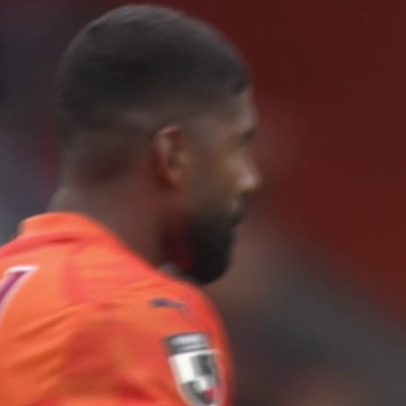Shimizu S-Pulse x Cerezo Osaka: pênalti marcado por Joao Fernandes