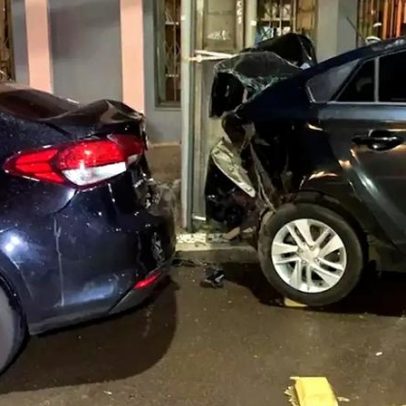 Quatro carros ficam danificados após forte acidente no Centro de Cascavel