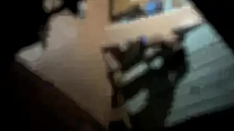 Imagem do vídeo mostrando a agressão