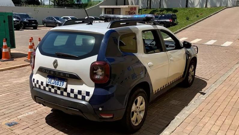 Homem foi preso na manhã desta quarta-feira (24) em Cascavel, no oeste do Paraná, por não pagar pensão alimentícia. A prisão ocorreu após uma ordem judicial, e o homem foi encaminhado à delegacia para providências cabíveis.