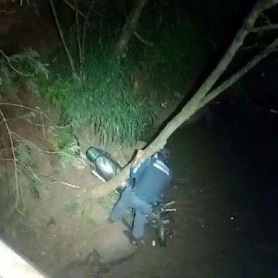 Moto abandonada às margens do Rio Toledo é retirada pela GM