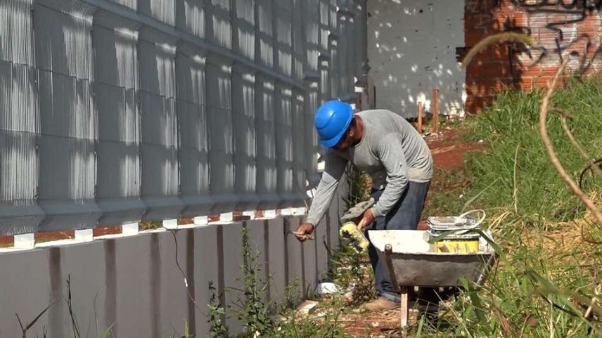 Obra do Restaurante Popular do Floresta na fase final de construção.