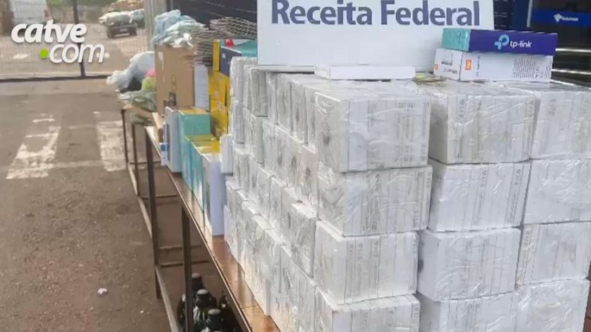 Veículo carregado com rastreadores de celulares e galões de azeite de marca proibida.