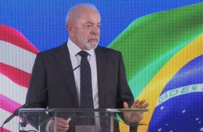 Lula chama Eduardo Bolsonaro de "fujão" e critica desinformação sobre Covid