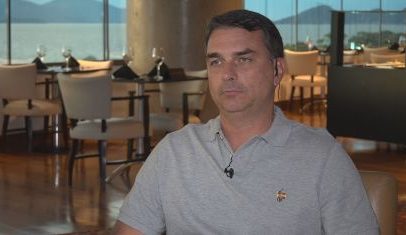 Entorno de Flávio aposta em fidelizar votos e 2º turno ante crise