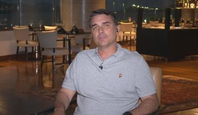 PT mobiliza redes para atacar Flávio por áudio envolvendo Vorcaro