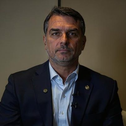 Flávio visita Vorcaro após prisão de ex-banqueiro em 2025