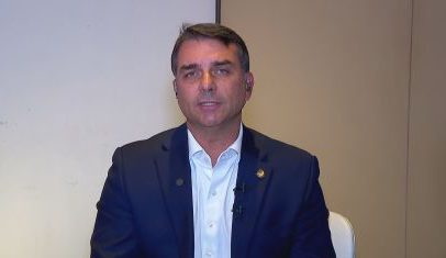 Flávio diz confiar 100% em Eduardo e Mário Frias em entrevista à CNN