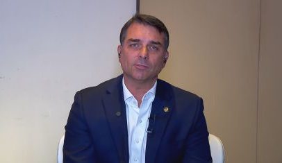 Flávio pede desculpas à CNN por negar relação com Vorcaro