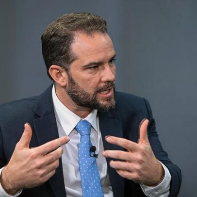 Durigan diz à CNN que juros no Brasil não são civilizados