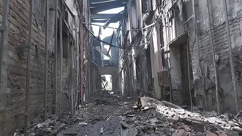 O número de mortos sobe para 21 no ataque mortal perto de Luhansk, enquanto as buscas por mais corpos são encerradas