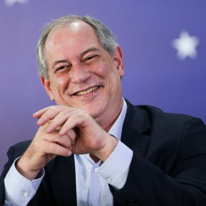 Ciro Gomes esclarece após confusão entre gesto de apoiador e apologia ao CV