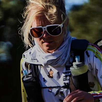 Atleta dorme 19 minutos em três dias e bateu recordes na ultramaratona