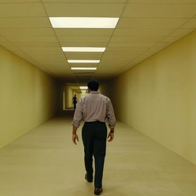 Backrooms leva você ainda mais fundo no mito de horror da internet