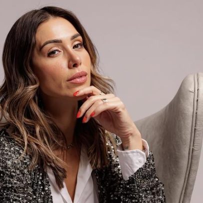 Bella Falconi revela segredo para manter pele jovem aos 41