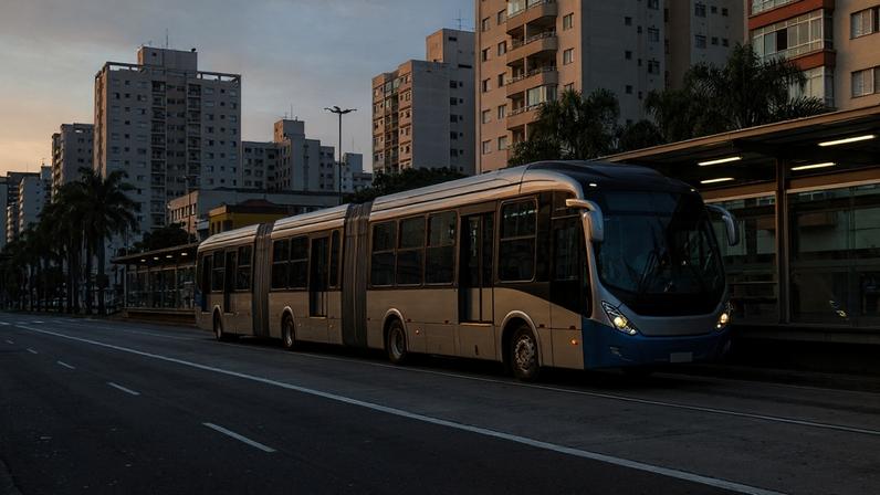 Ônibus de 30 m leva 300 passageiros e funciona como metrô sobre rodas