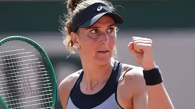 Bia Haddad Maia em ação em Roland Garros