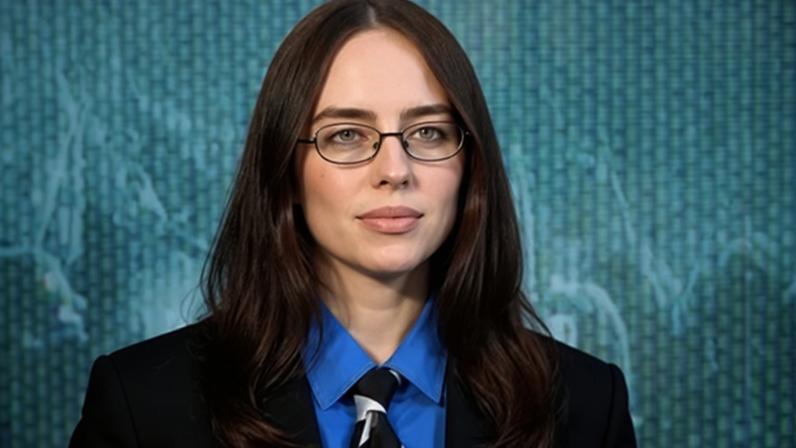 Billie Eilish no tapete azul da première de seu filme-concerto, em Londres, na Inglaterra