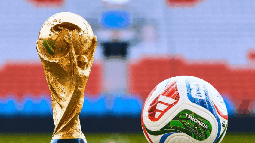 Troféu e bola oficial da Copa do Mundo de 2026; torneio enfrenta entraves para ser transmitido nos 2 países mais populosos do mundo