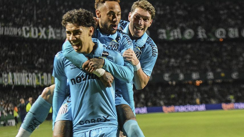 Gabriel Bontempo comemora seu gol com Neymar