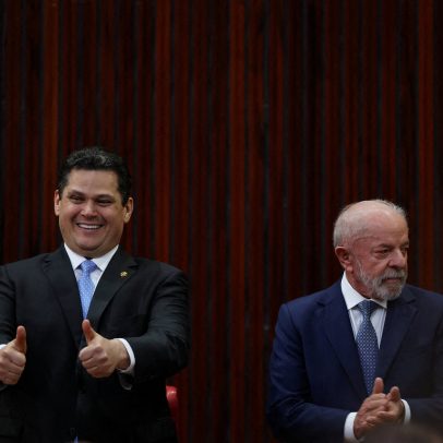 Lula e Alcolumbre demonstram desconforto durante posse no TSE