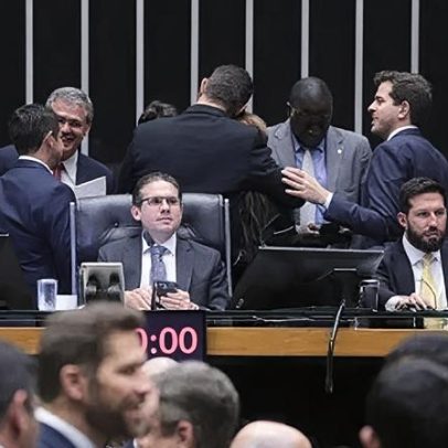 Hugo mira votar PEC 6x1 neste mês com sessões extras e tramitação acelerada