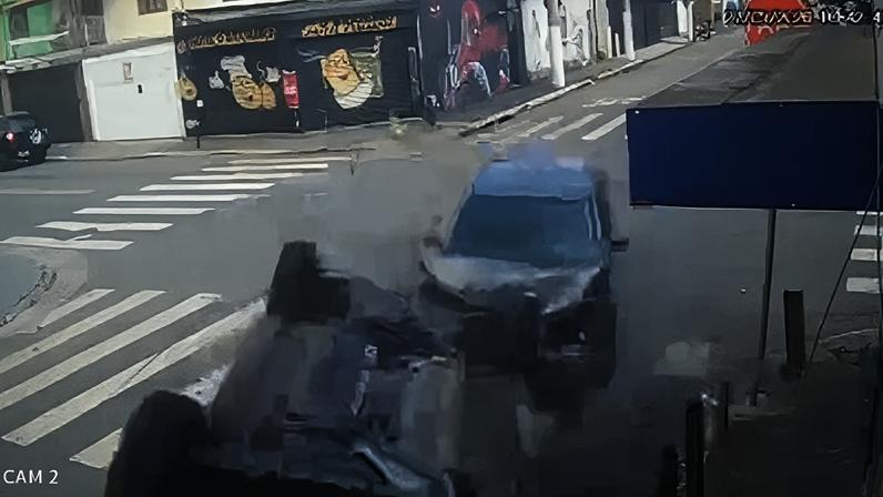 Acidente ocorreu na rua Guajarás