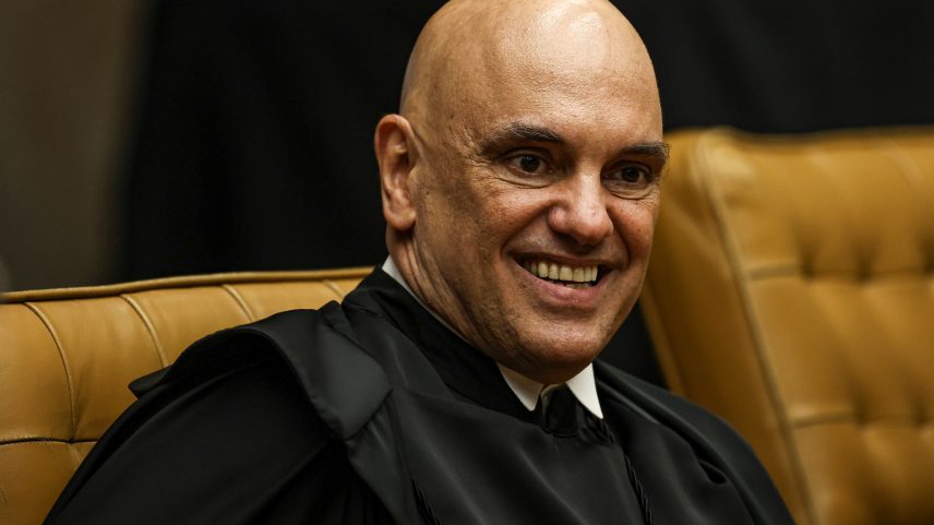 Entidade usa votos de Moraes e Gilmar para pedir reajuste de salários da magistratura