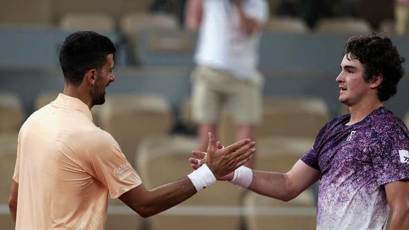 João Fonseca superou Djokovic em longa batalha em Roland Garros
