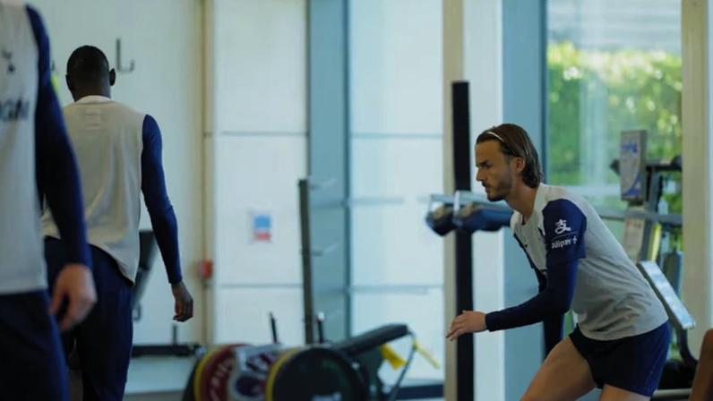 Maddison treina com o Spurs antes de viagem para enfrentar o Aston Villa