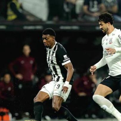 Corinthians vence com gol decisivo de Labyad no retorno de Memphis
